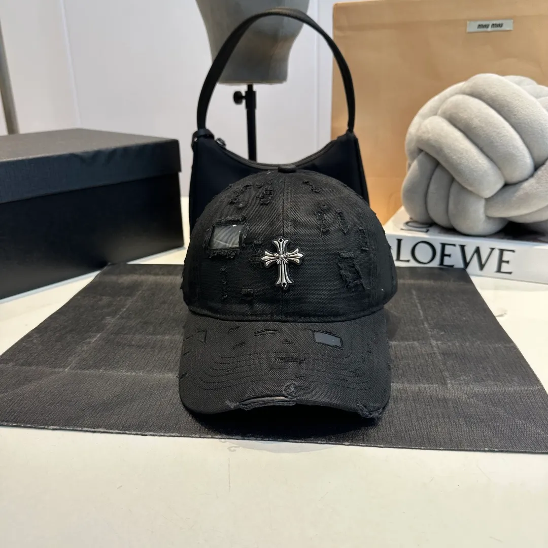 P60 Croxin's new ripped washed cotton baseball cap, a personalized and fashionable style, casual with a cool feel, the same style for men and women! Material: 100% cotton Head circumference: 56-58cm available